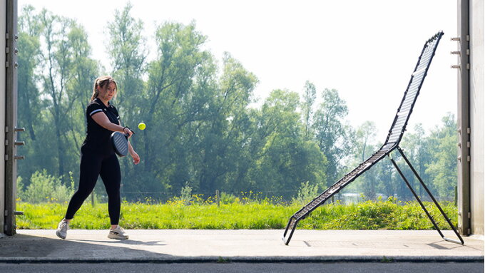 Hvilke padelslag kan jeg øve med Smash padel rebounder?