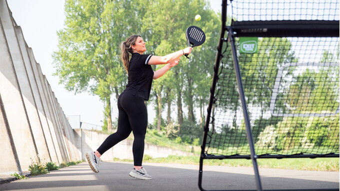 Hvilke padelslag kan jeg øve med Smash padel rebounder?